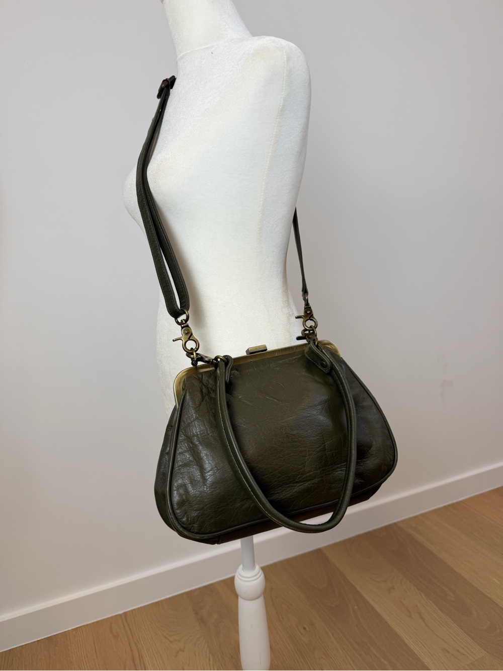 Classic Olive Leather Shoulder Bag - Picture 9 of 10